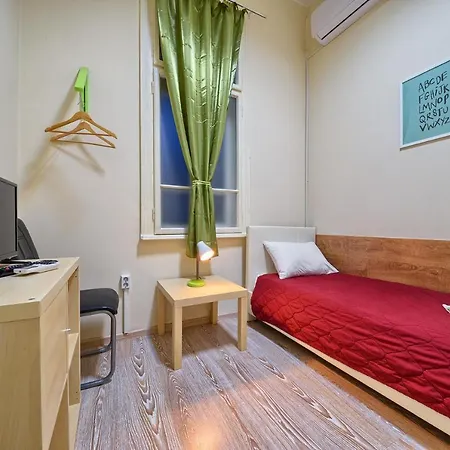 Guesthouse32 Hostel *