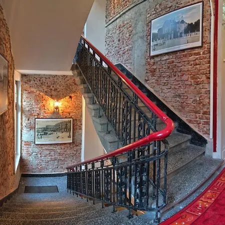 Hostal The Old School House *