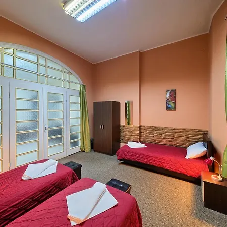 Hostal The Old School House *
