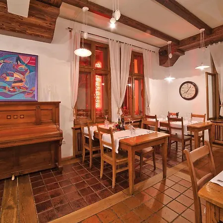 Guesthouse32 *
